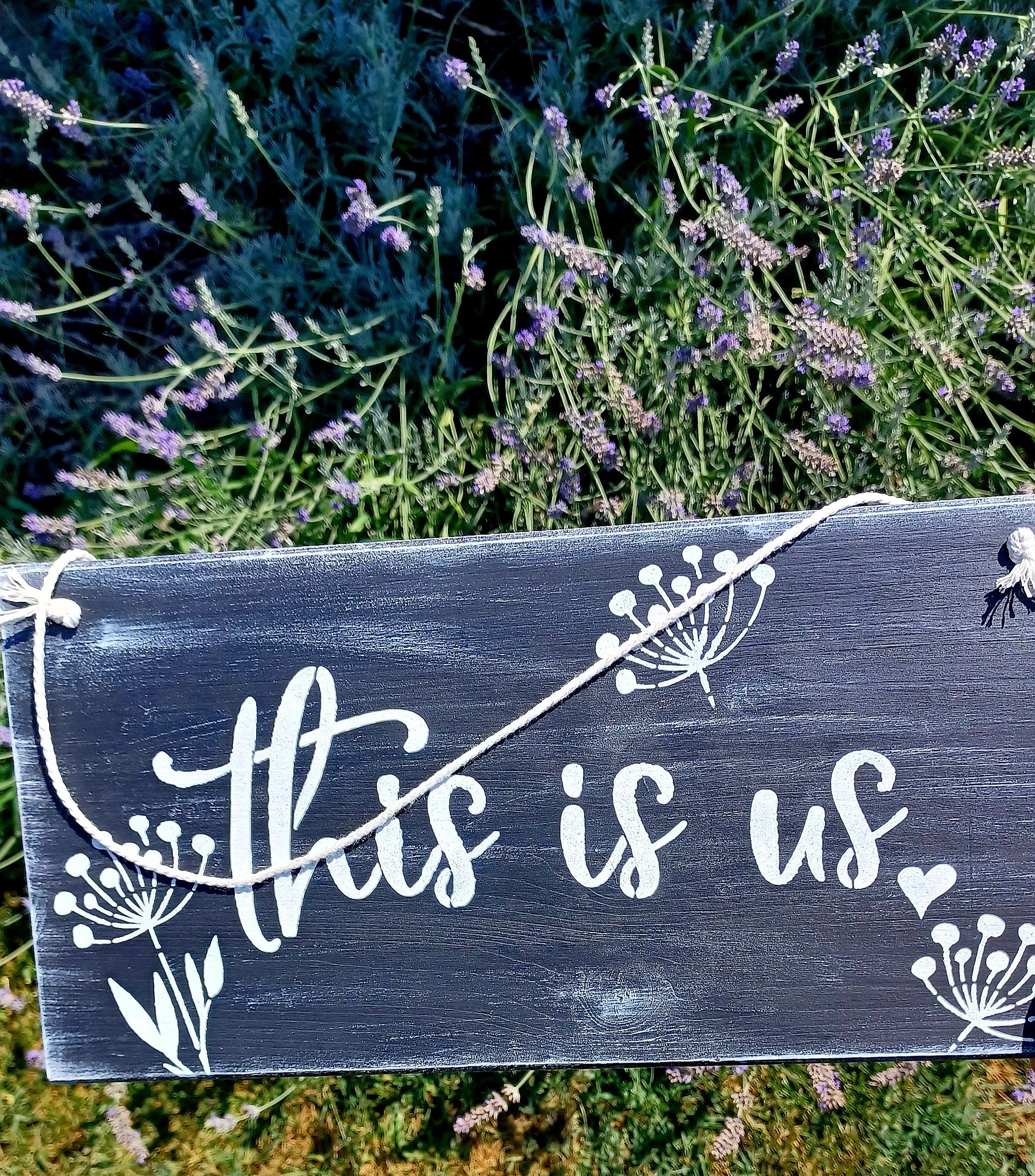 Targa in legno con scritta "This is Us"